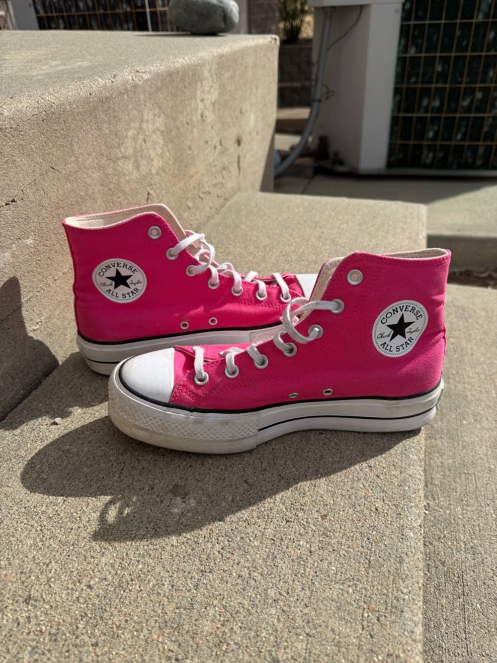 Women’s Platform Converse Pink (size 9)